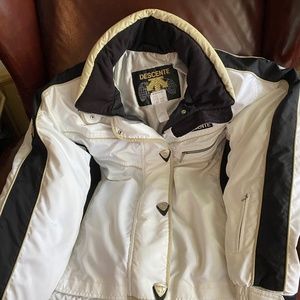 Beautiful Descente snowboarding jacket--L